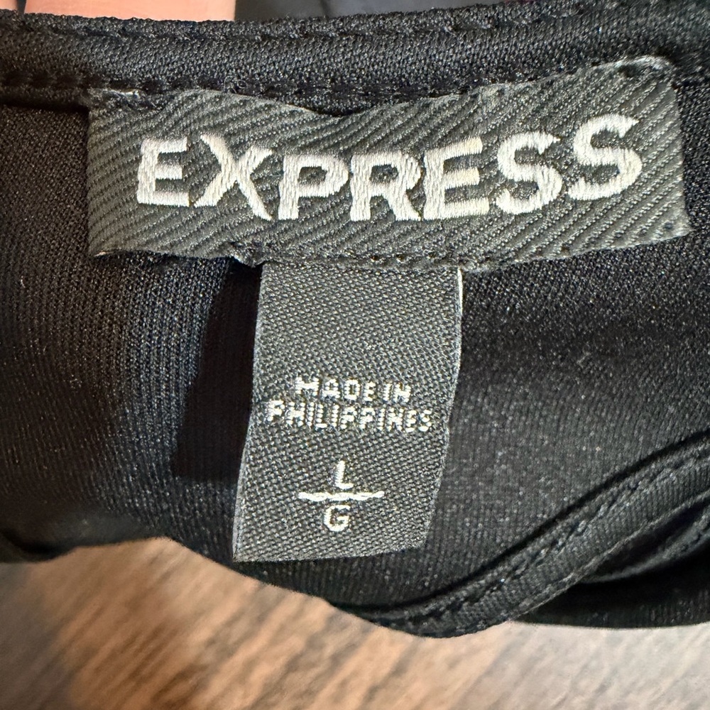 Express Black Sleeveless Crop Top - Picture 3 of 4